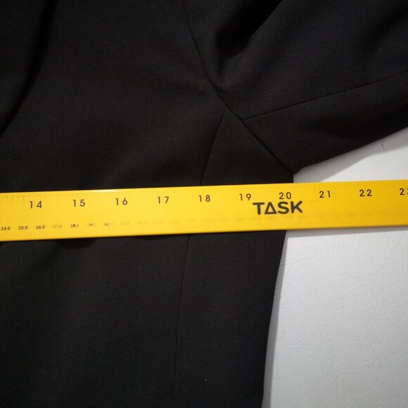 Reitmans Ladies Size 11 Lined Black Blazer with Shoulder Pads - Picture 9 of 11